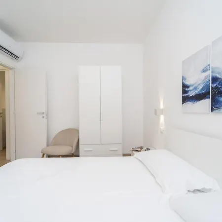Hestia Luxury Garden -jacuzzi Near *