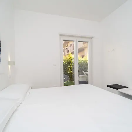 Hestia Luxury Garden -jacuzzi Near Apartman *