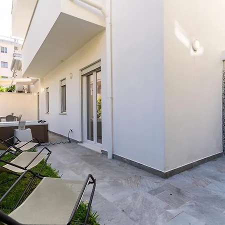 Hestia Luxury Garden -jacuzzi Near *