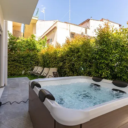 Hestia Luxury Garden -jacuzzi Near Soverato Marina